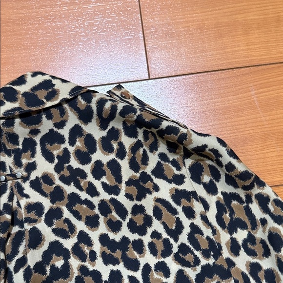 White House, Black market Leopard Print Button-Up Shirt - Picture 9 of 9